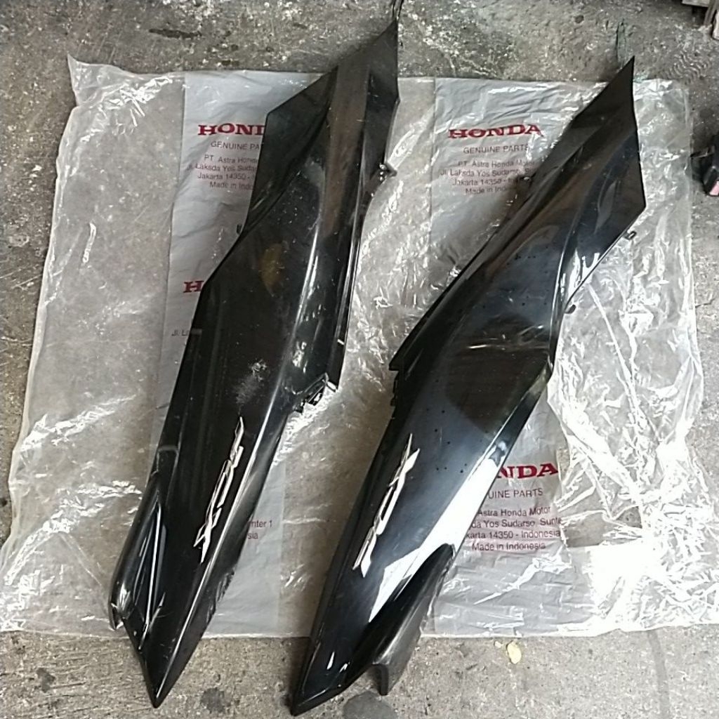cover bodi R atau L K35 pcx 150 led CBU original copotan