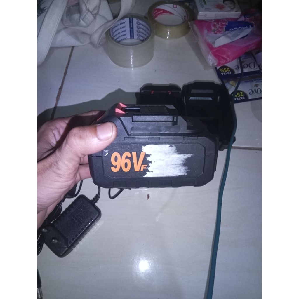 Baterai LXT 5 cell 1pc + casing Baterai LXT 10 cell + part dan 2 chatger