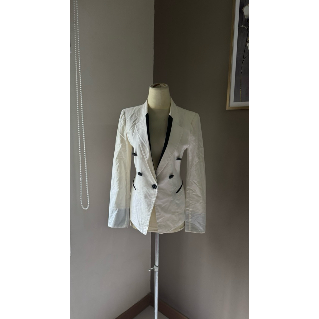 Preloved Blazer putih