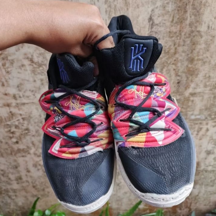 (Size 43) Sepatu second basket