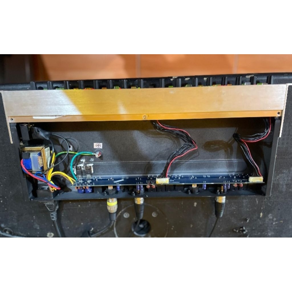 Behringer Multicom Pro- XL MDX-1600