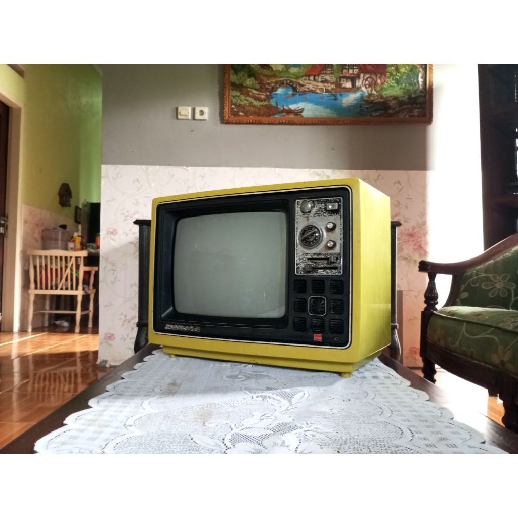 Televisi TV Jadul Merk SHARP  Antik Vintage Lawas Tua Kuno Retro