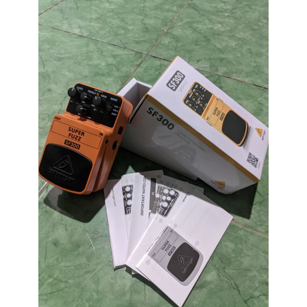 Behringer SF300 Super Fuzz