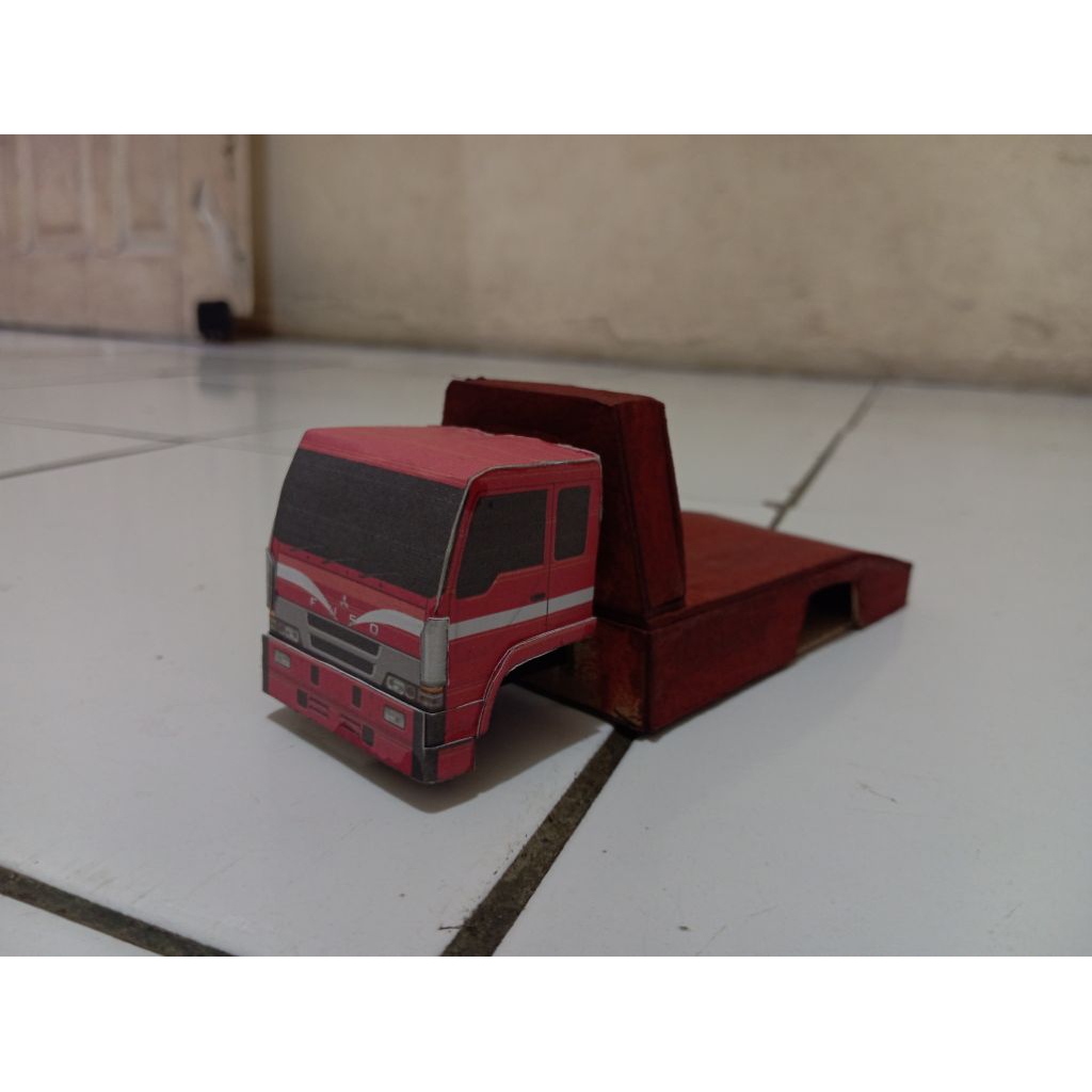 Miniatur Papercraft Truk Mitsubishi Fuso Setengah Jadi