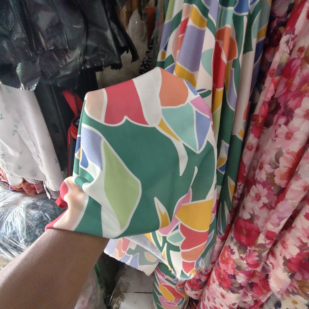 KAIN KATUN RAYON VISCOSE PREMIUM MOTIF BUNGA BESAR - KAIN RAYON MOTIF KEMBANG BESAR HARGA PERSETENGA