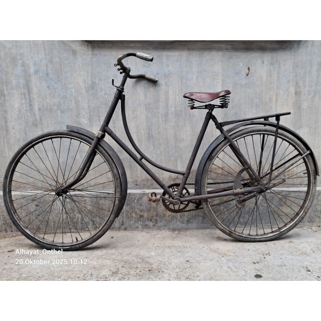 Sepeda Ontel Tua Ramola Antik Jadul