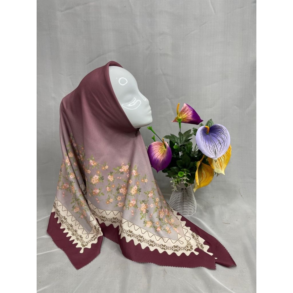 HIJAB SEGIEMPAT VOAL MOTIF BUNGA KECIL GRADASI