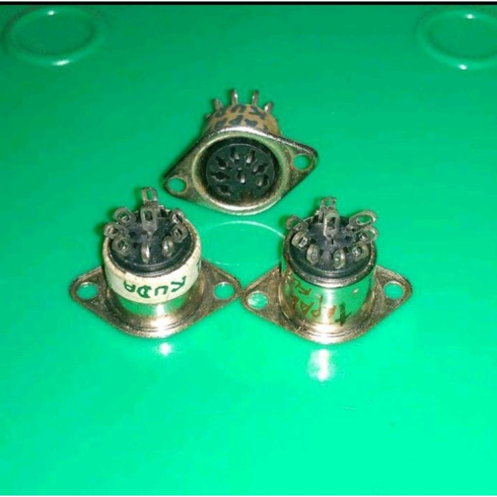 Socket Din 8 Pin chasis Female (TapalKuda 262°) Use for:Tranciever TS-430S