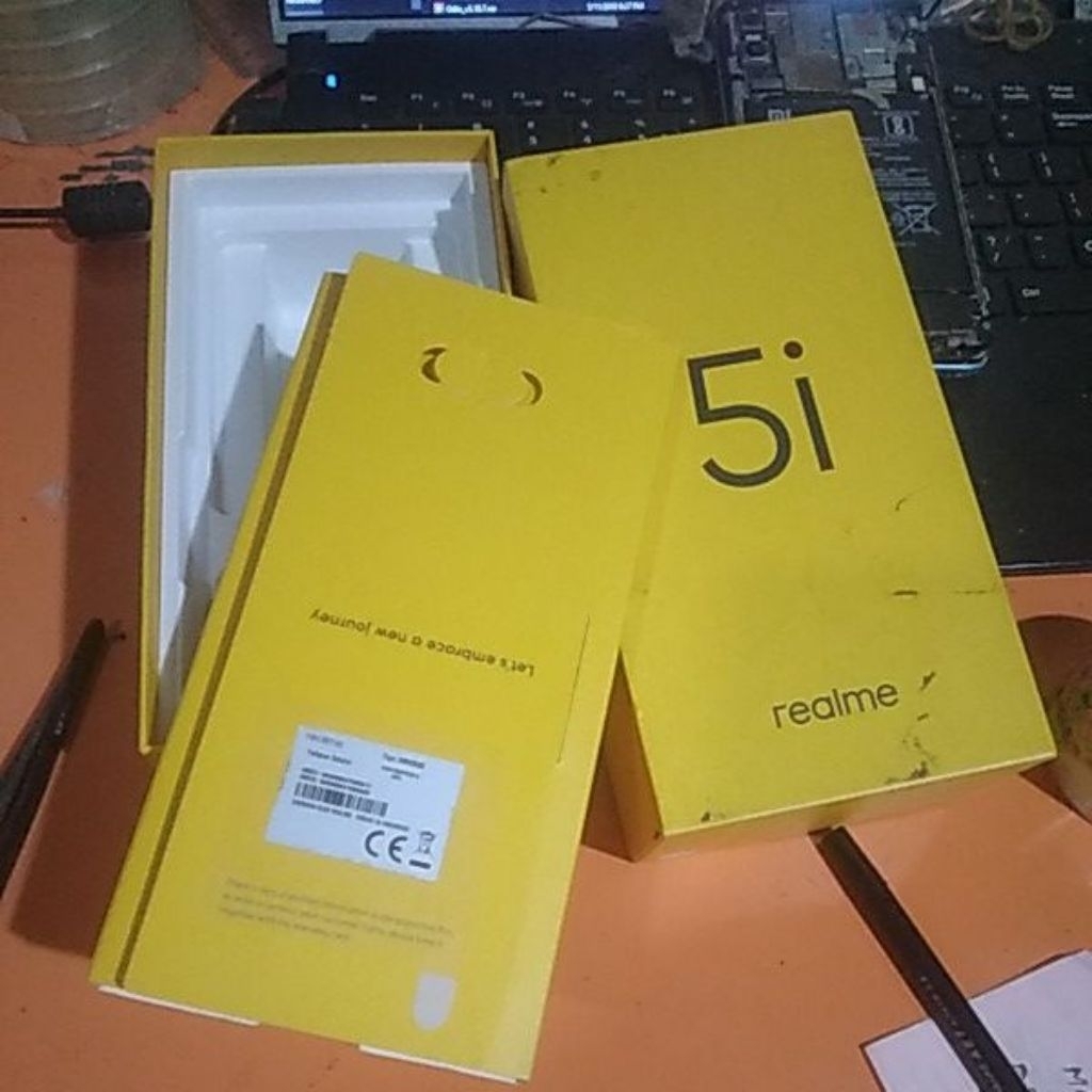 dusbook realme 5i bekas ori masih bagus