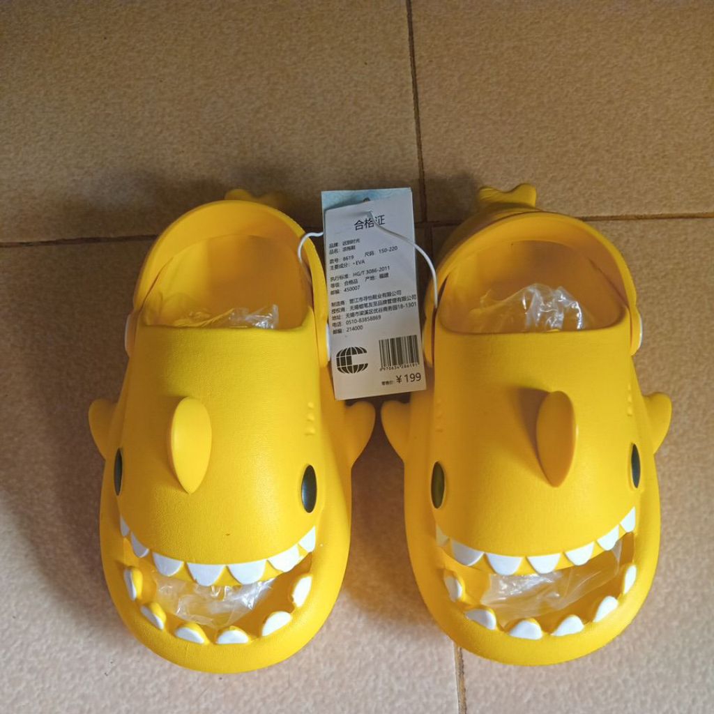 sandal anak baby shark