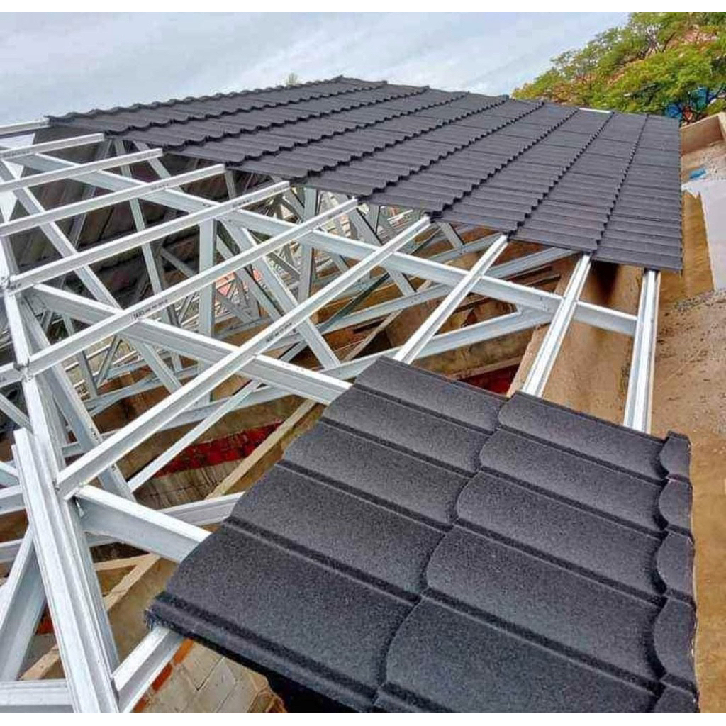 Renovasi rumah bongkar atap lama ganti baja ringan atap genteng metal pasir