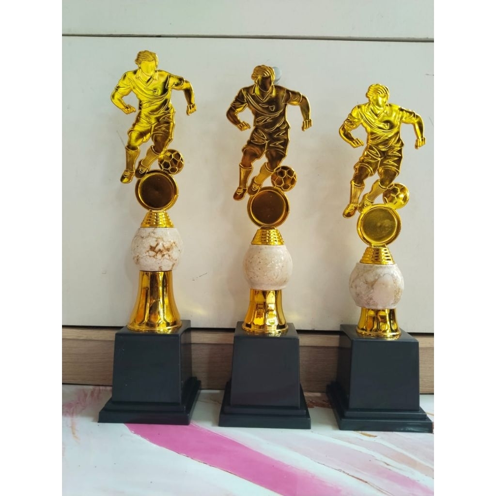 PIALA SEPAK BOLA, PIALA ANAK, PIALA MARMER, PIALA SET, DUPLIKAT PIALA, TROPHY PLASTIK, AKRILIK, VAND