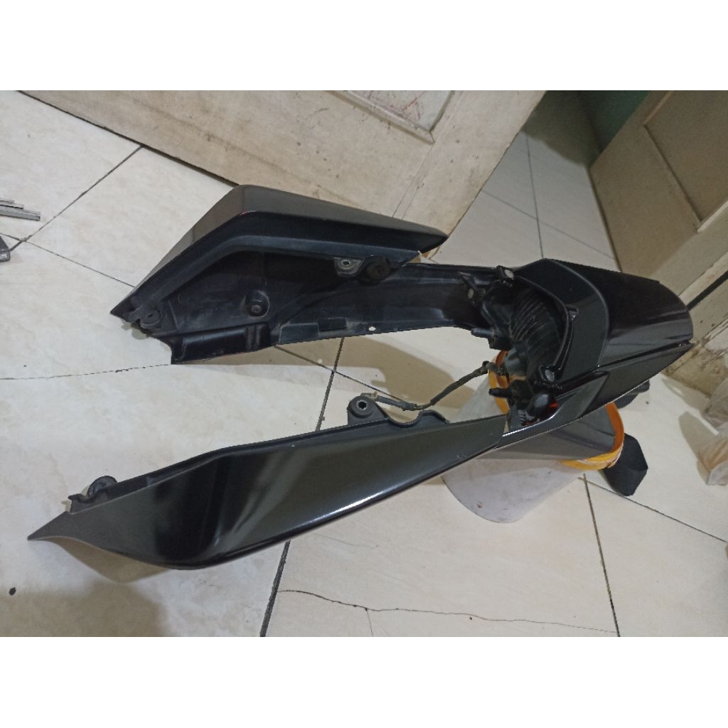 Bodi CBR 150r belakang cbr k45a fullset + stoplamp set