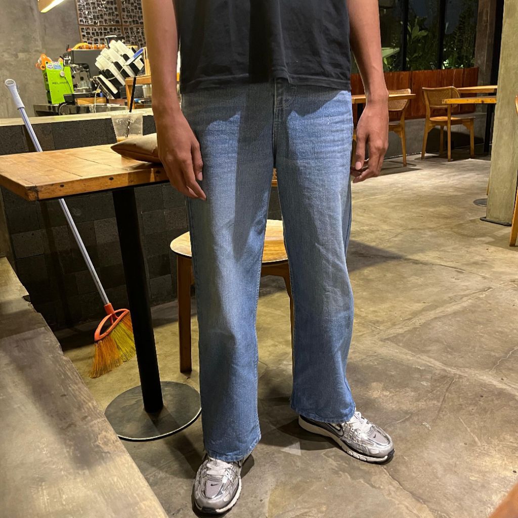 celana jeans loose fit ice blue