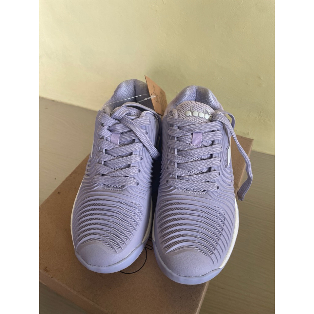 Diadora sepatu tenis size 36