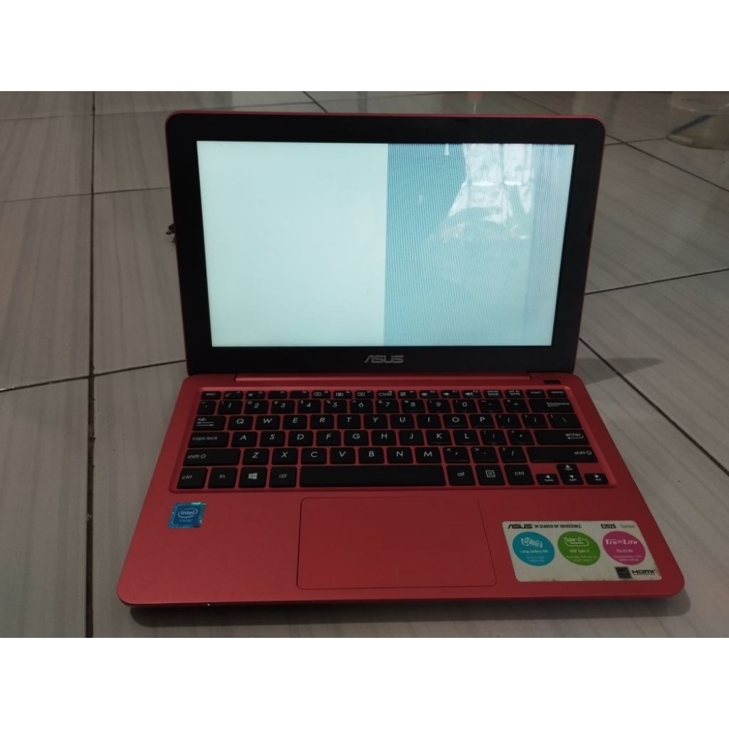notebook asus e202s bekas RUSAK LAYAR