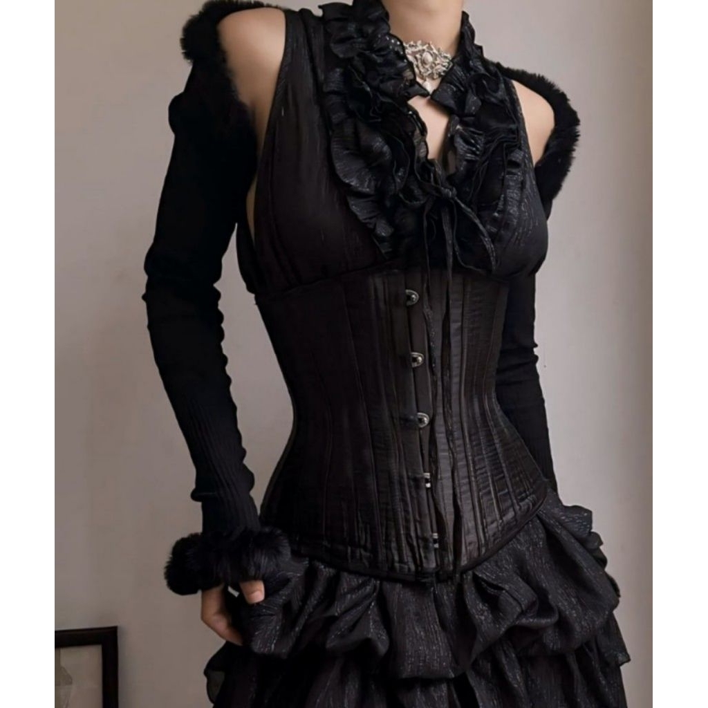 underbust corset hitam dan kamisol victorian style