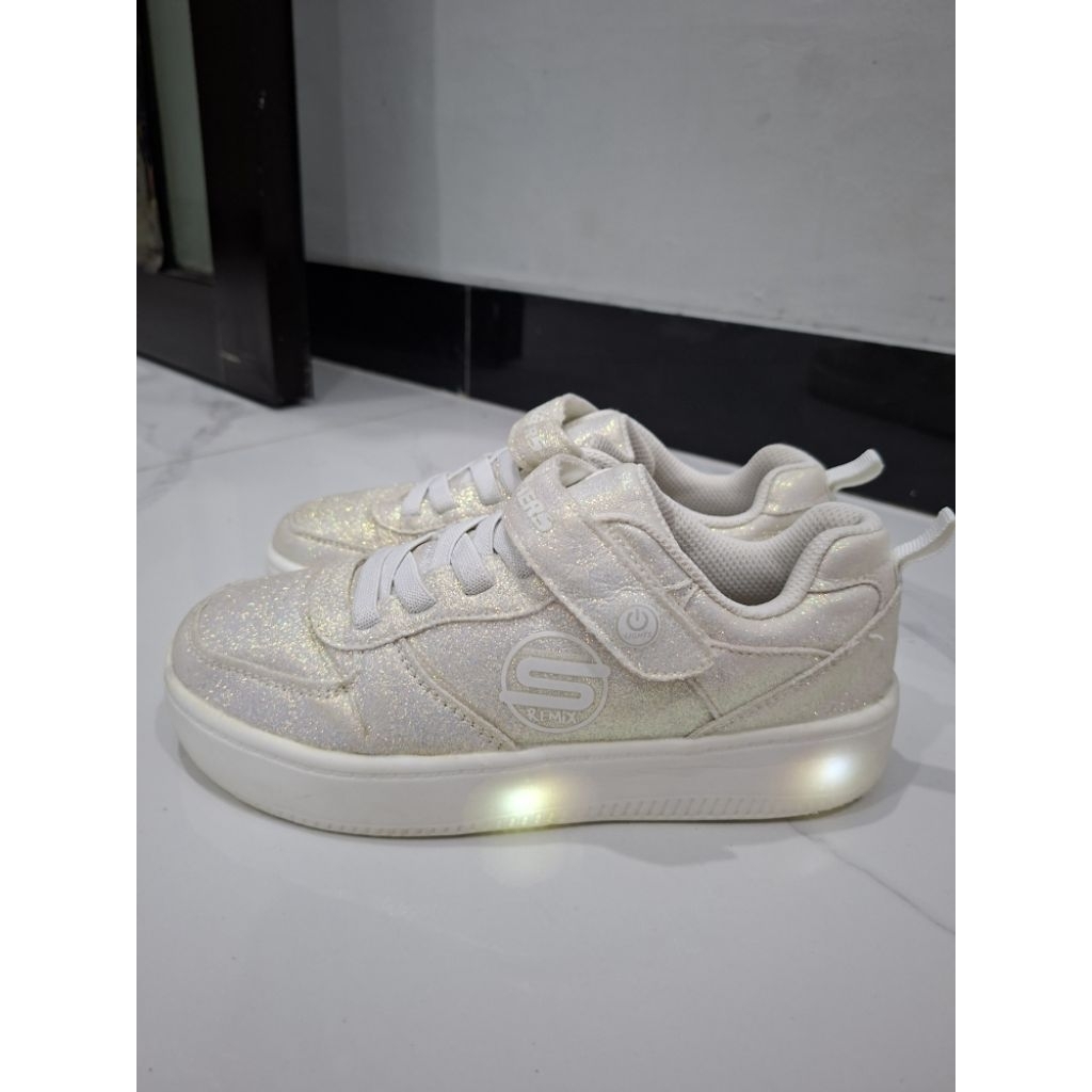 Sepatu Preloved Skechers Light Gliter Size 33.5
