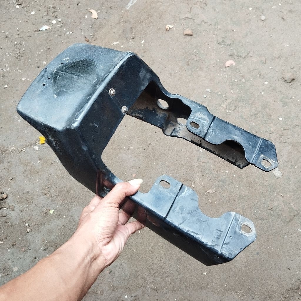 Cover body belakang suzuki rc80 rc100 bravo ori