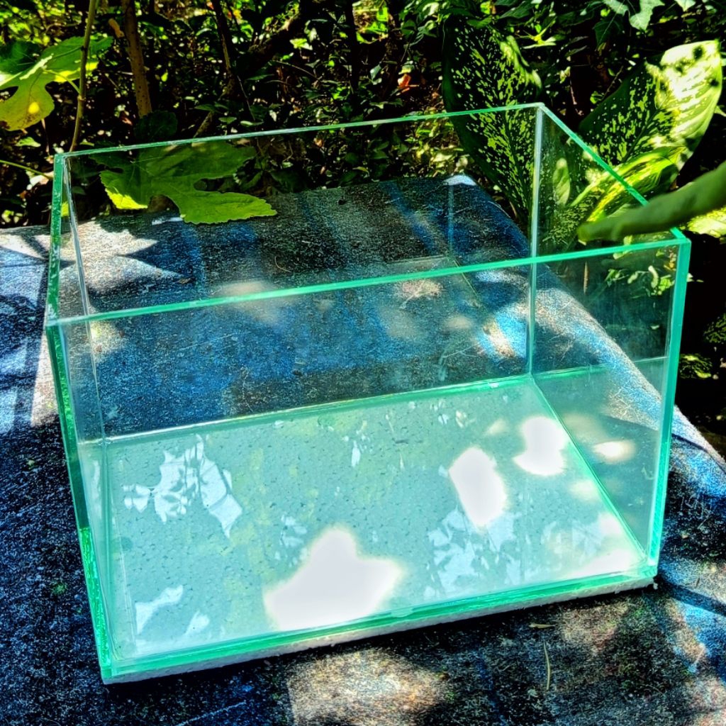 AQUARIUM 30 X 20 X 20