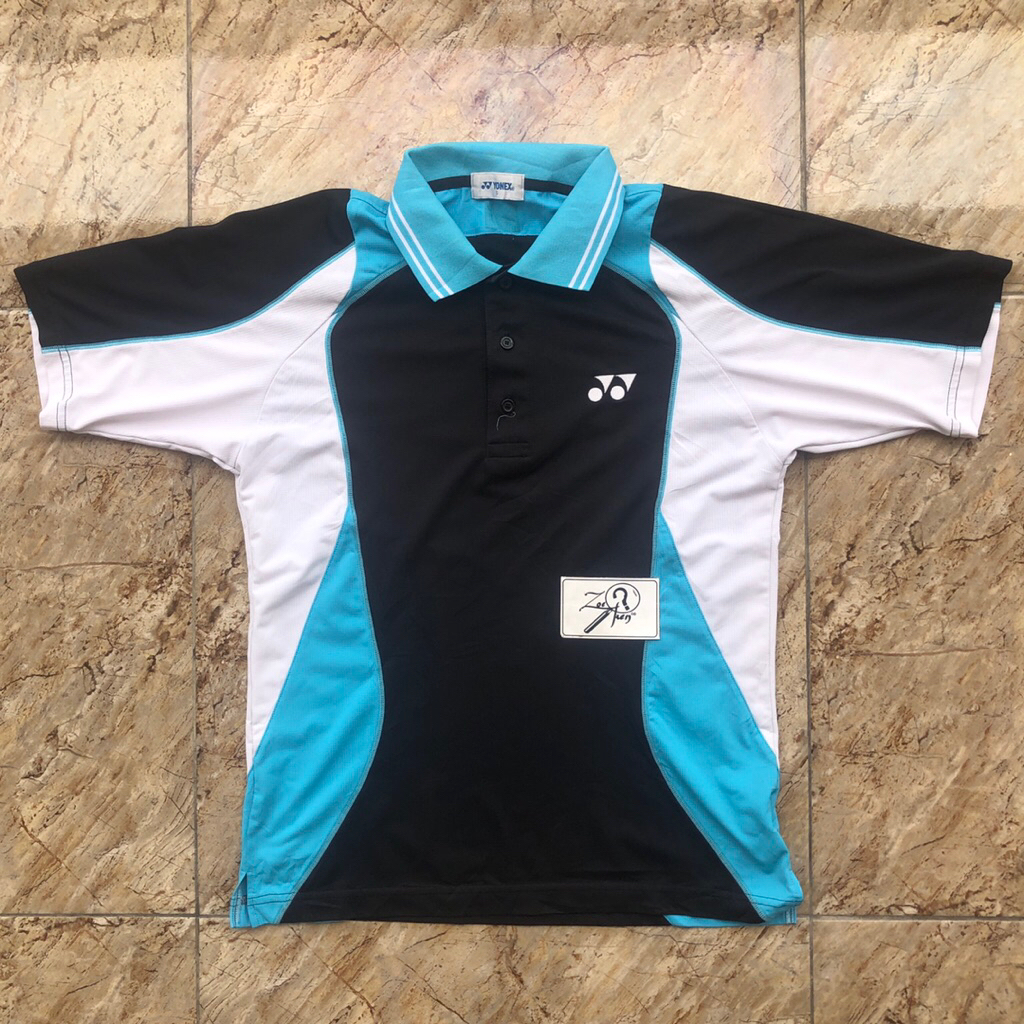 KAOS KERAH YONEX SATSUKI