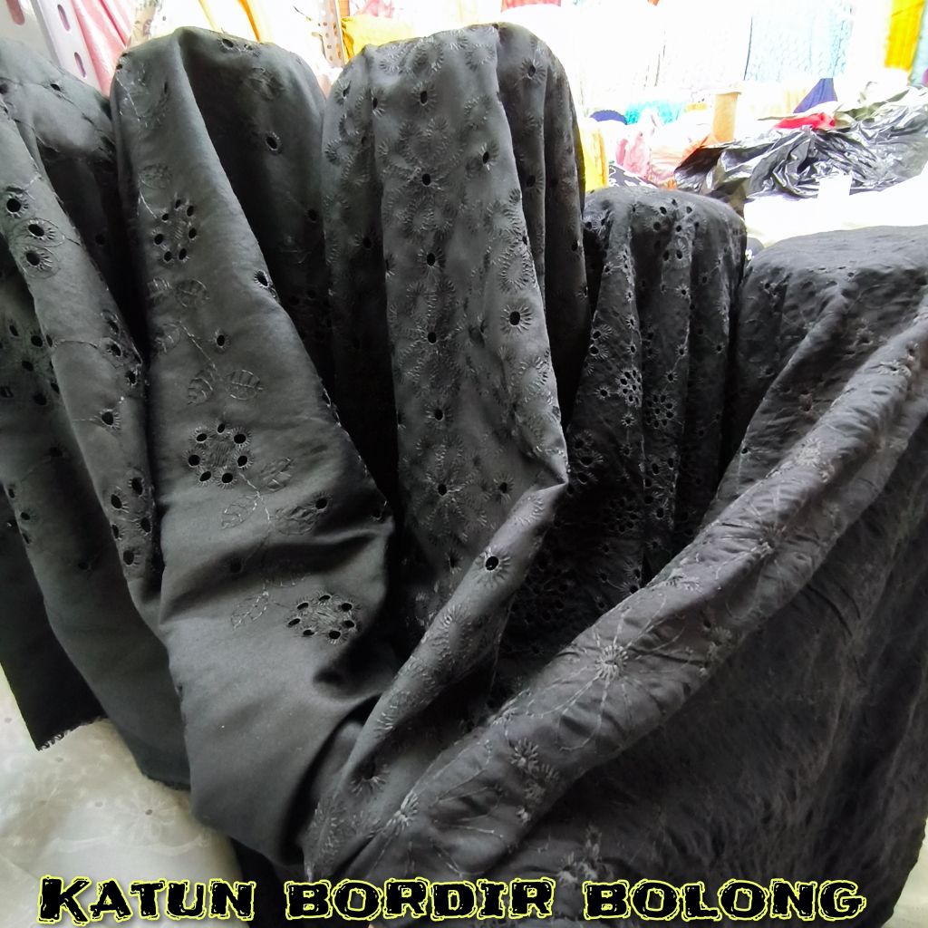 Kain/Kain Bahan Katun Bordir Khusus Warna Hitam/Katun Bolong Bordir Hitam[harga ½ meter]