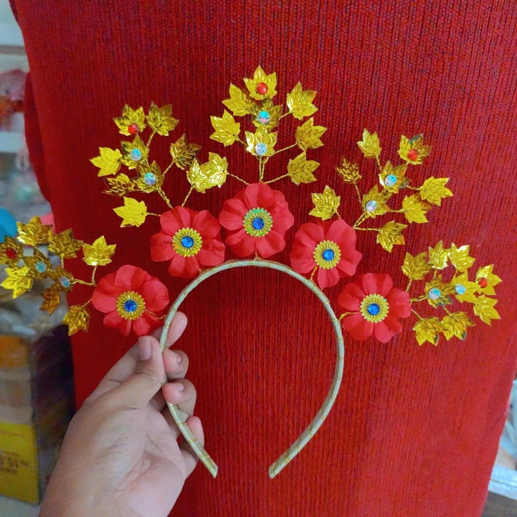 bando tari bunga merah daun emas