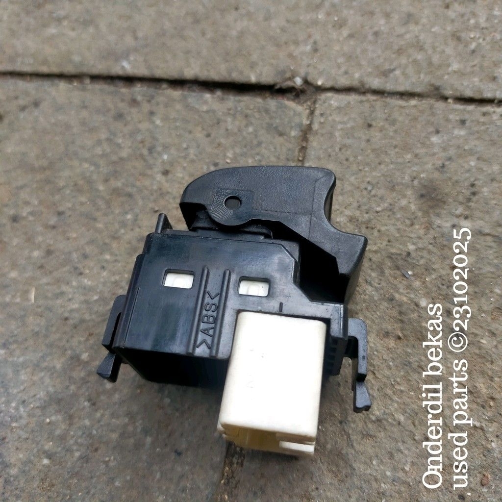 saklar power window Toyota Camry 2003