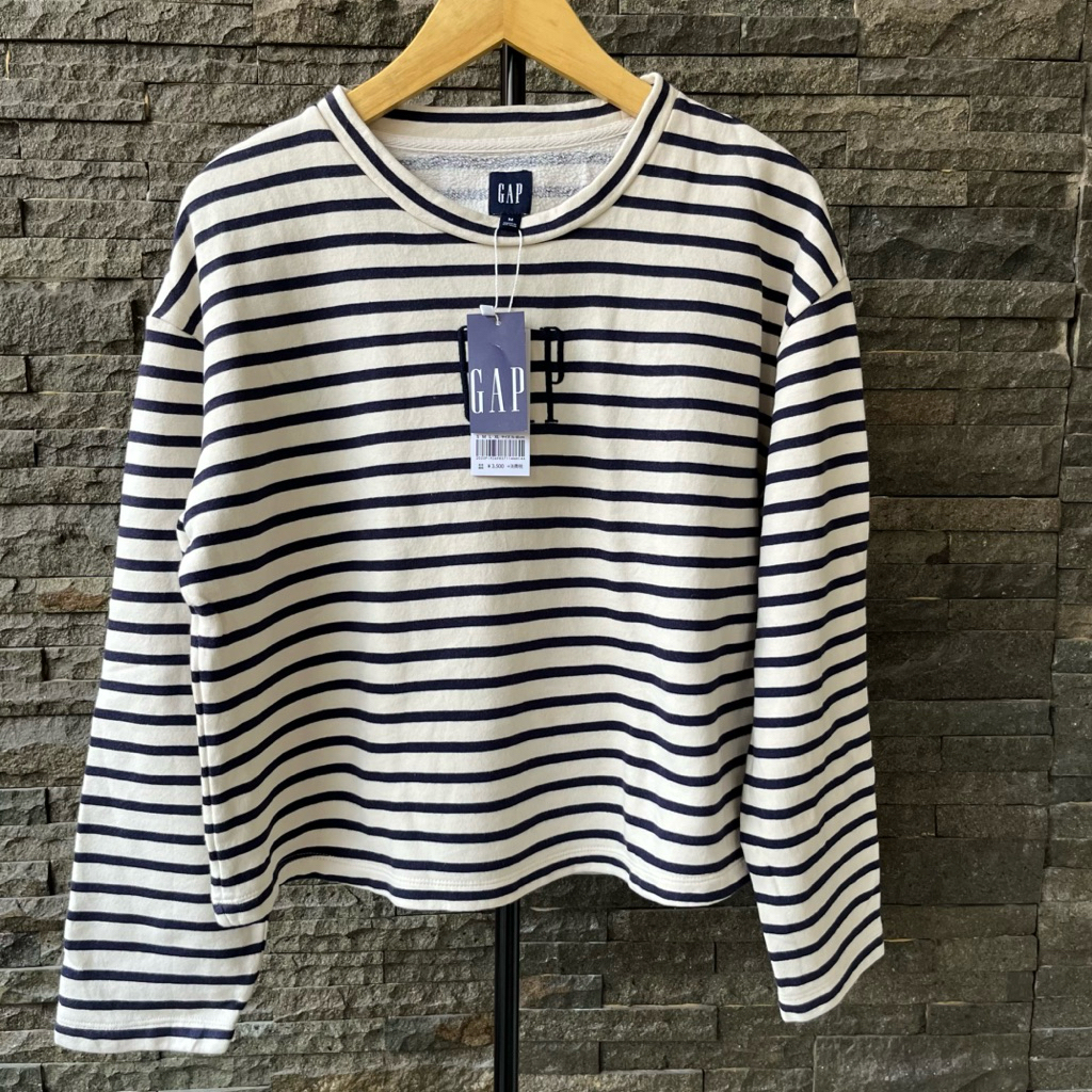 [NEW] GAP Sweater Stripes Black and White O-neck Jaket Salur Hitam Putih Katun Sherpa Dingin Lembut