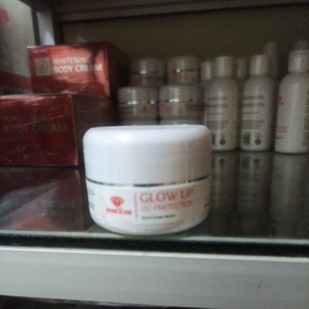 glow up crem siang maxie premium