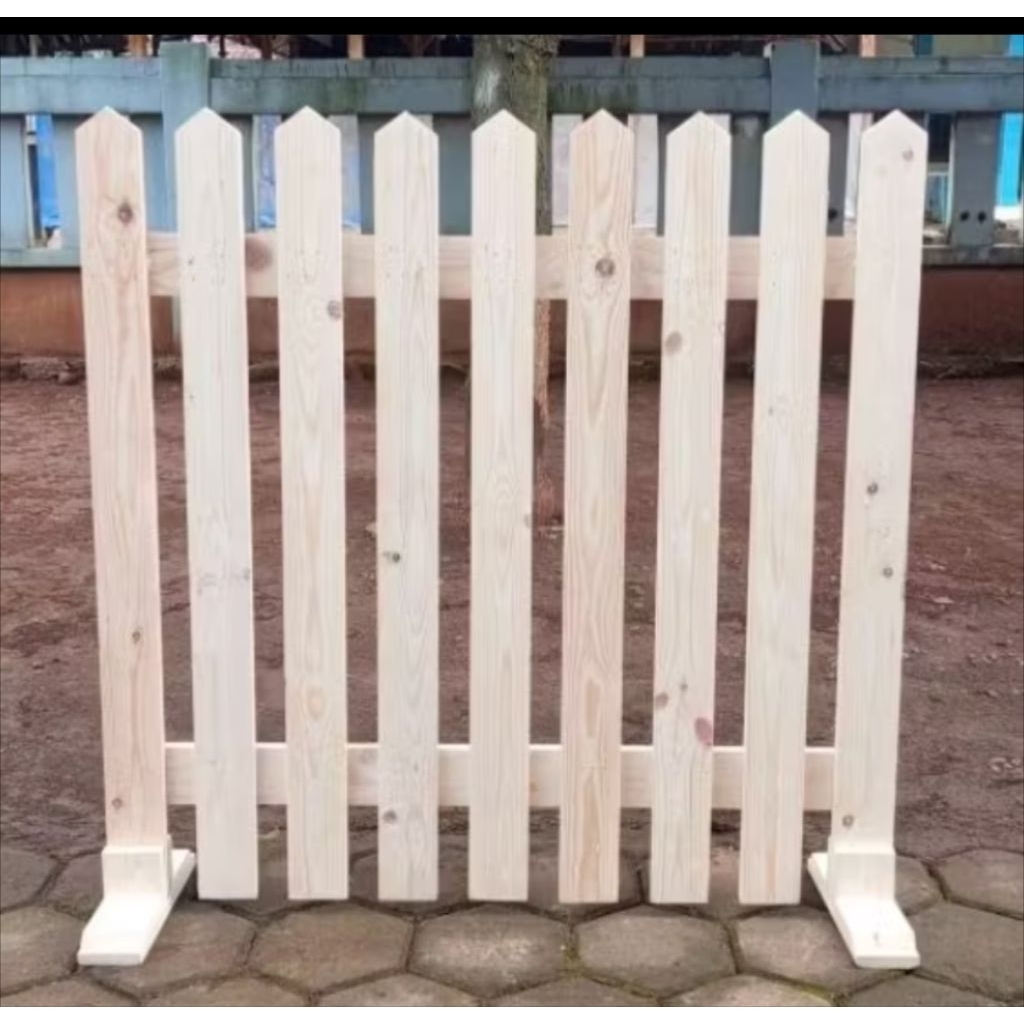 Pagar Teras / taman / ruangan bahan kayu solid premium finishing