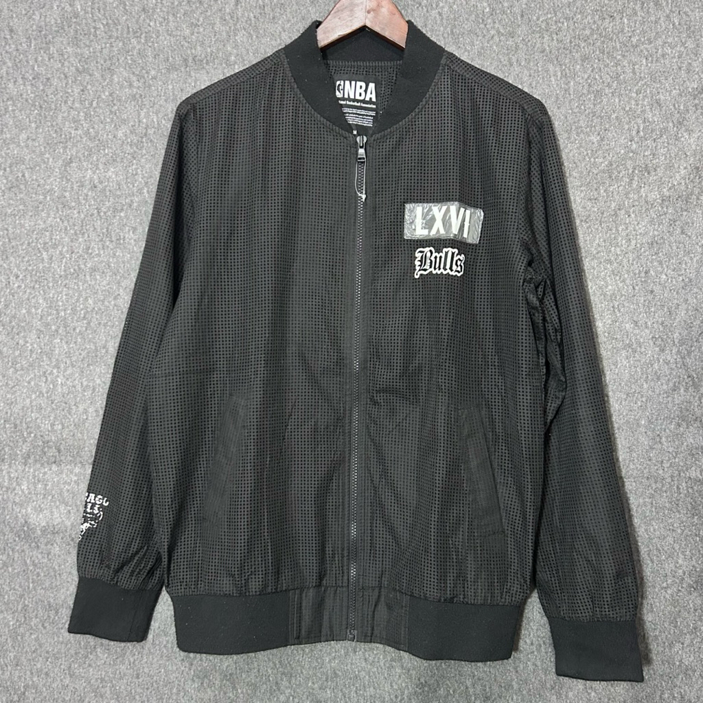 Jacket NBA Chicago Bulls Spellout Embroidered Logo Track | Second Preloved