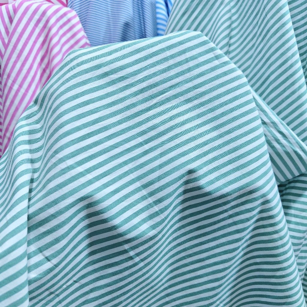 KAIN KATUN POPLIN MOTIF SALUR WARNA HIJAU SISA GARMENT  - KAIN KATUN MOTIF GARIS - BAHAN KAIN MOTIF 