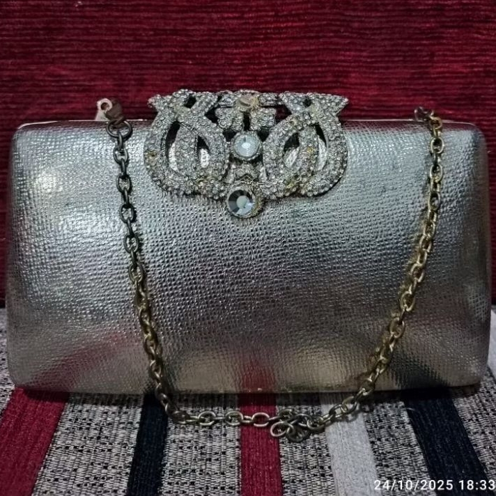 Preloved tas pesta gold