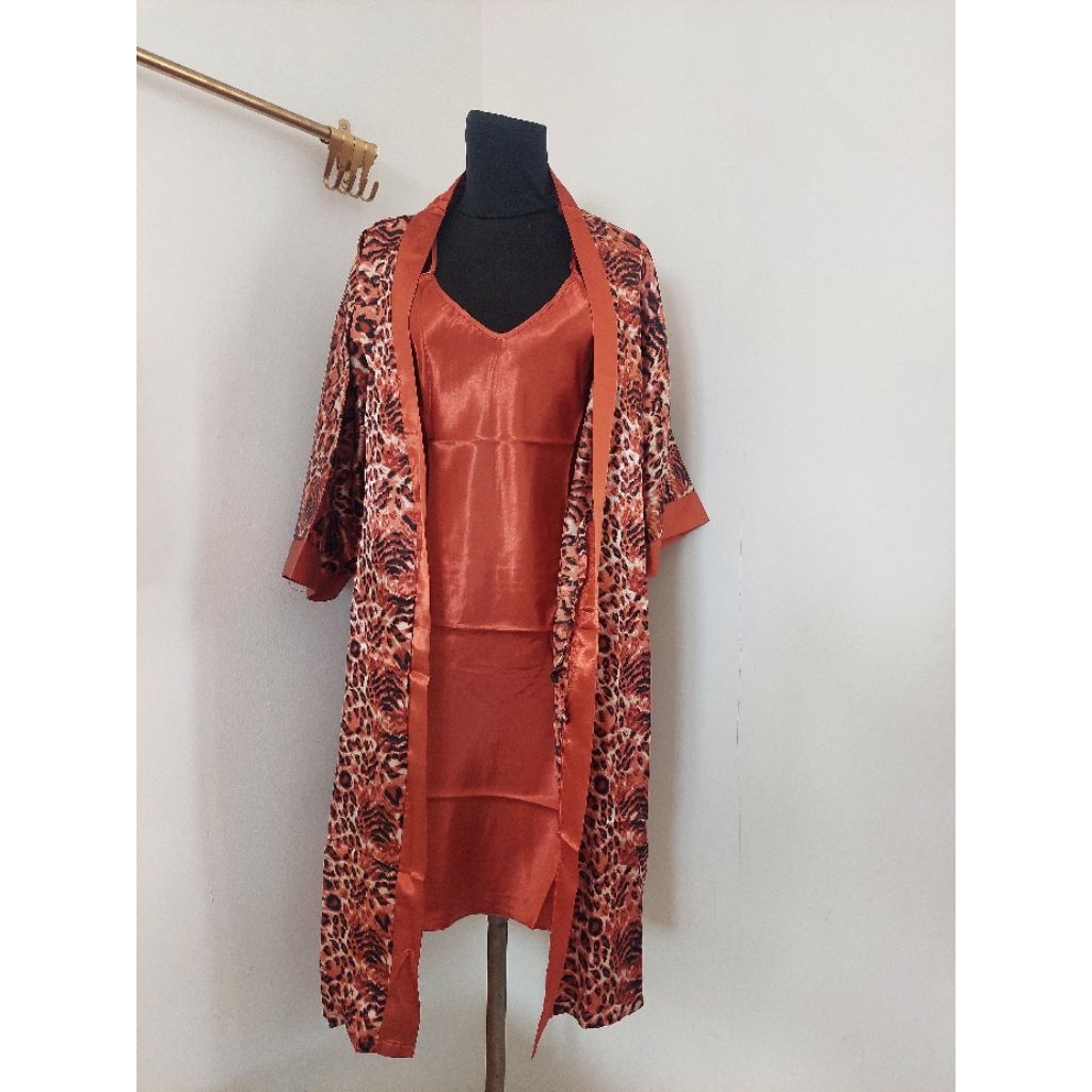 sorella lingerie bahan satin kimono warna coklat motif leopard free size
