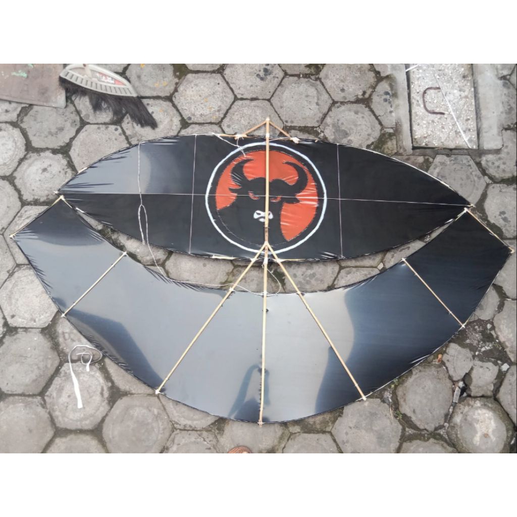 Layangan Pegon Ceper motif Banteng Sayap 150cm