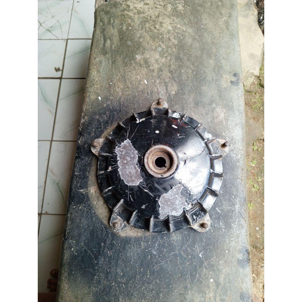 Tromol Depan Bajaj/Vespa Spartan Ring 10 Original Copotan