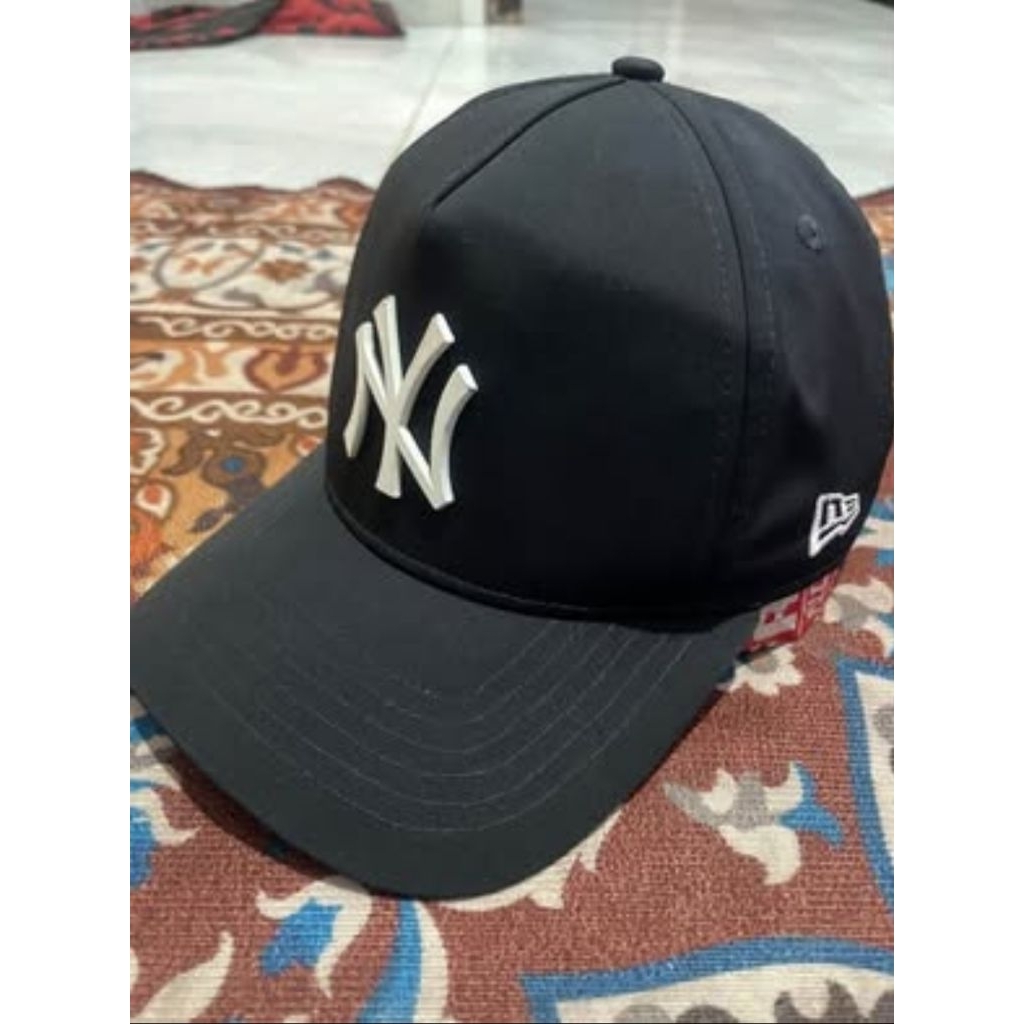 Topi New Era NY metal putih