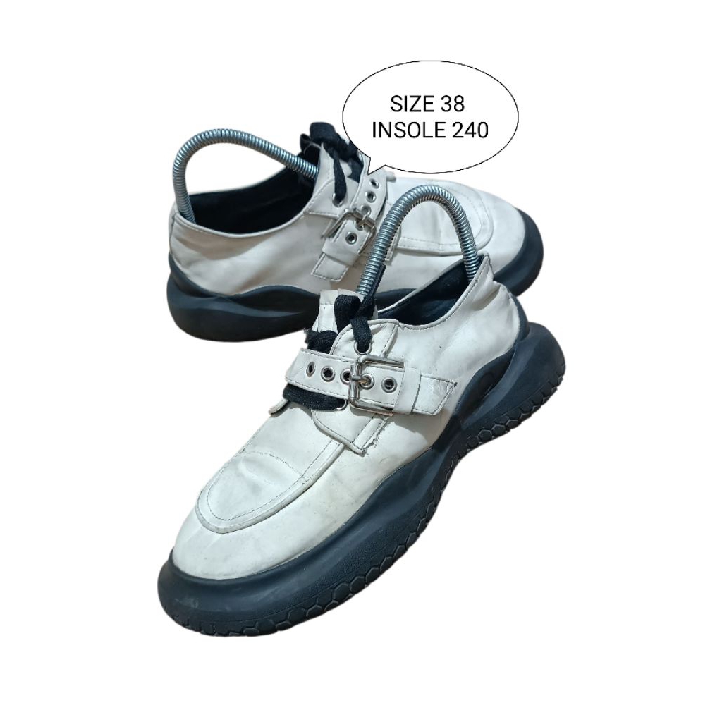 SEPATU CASUAL KULIT SIZE 38 PRELOVED