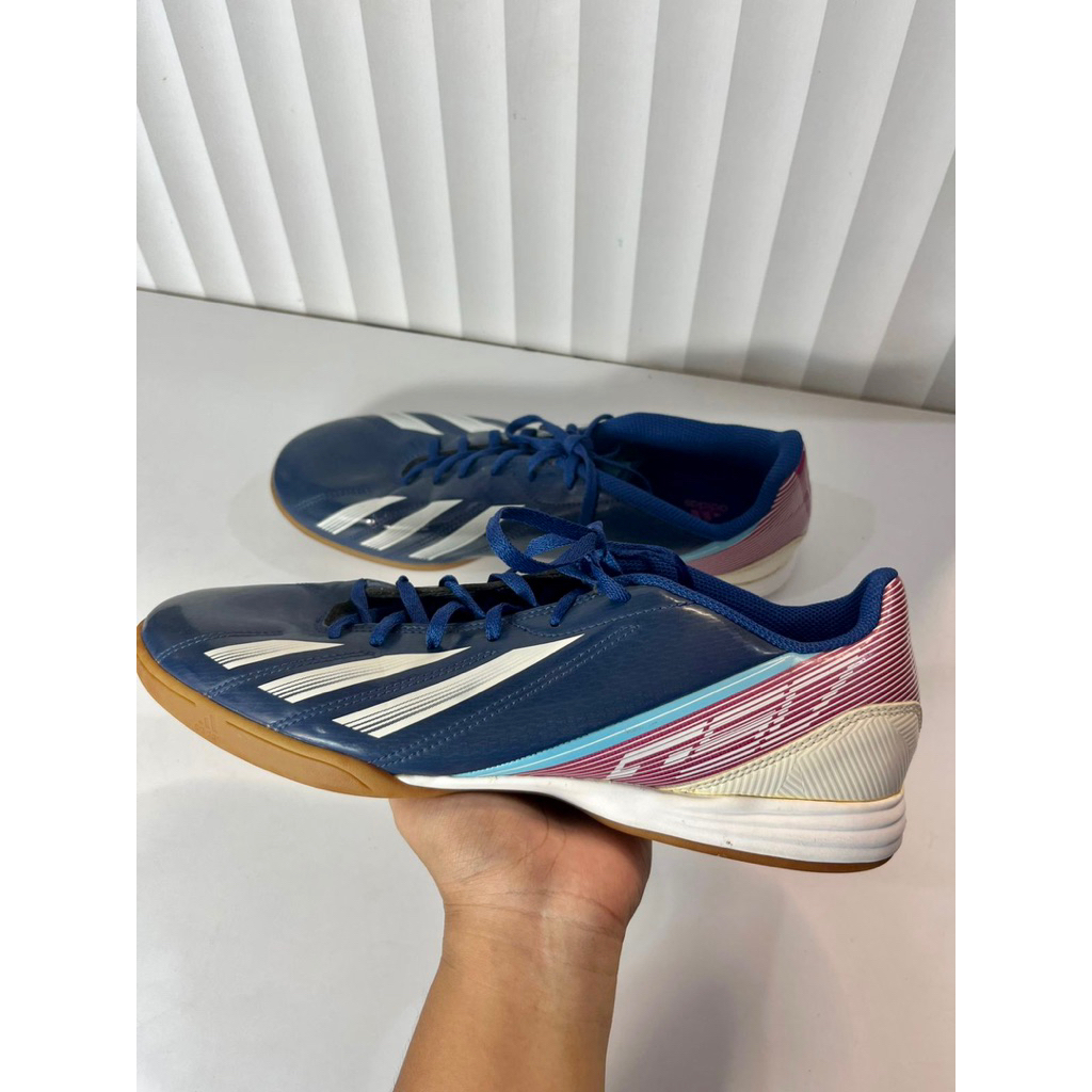 sepatu bola adidas futsal f5