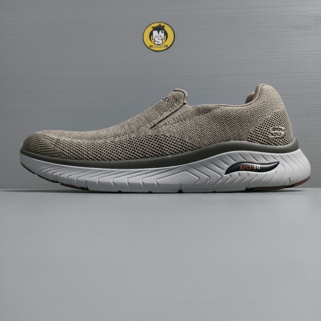 SALE AMBYAR SKECHERS ARCH FIT MENS. SIZE 44