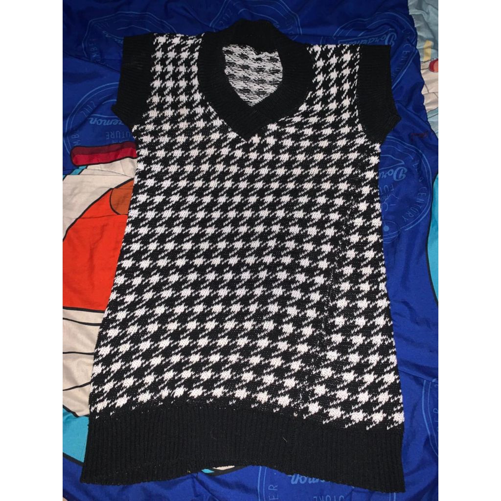 vest rajut hitam putih