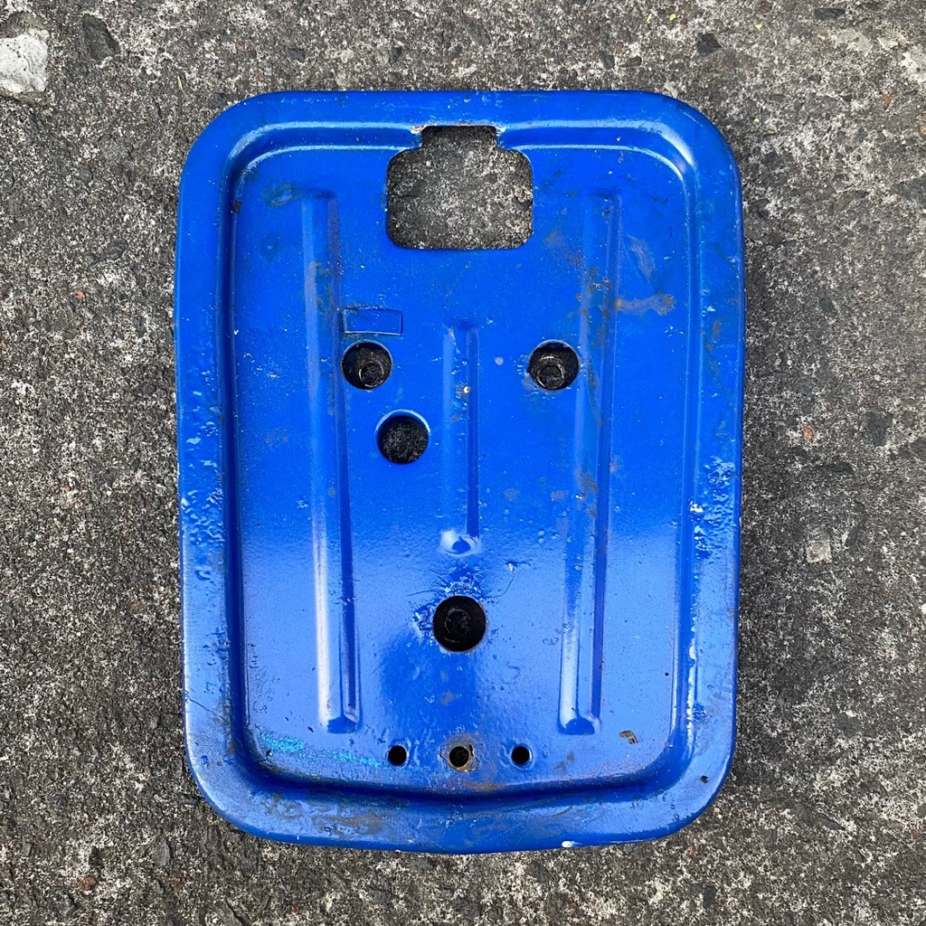 Tatakan Plat Jok Pisah Belakang Vespa Exclusive Sera Strada Spartan