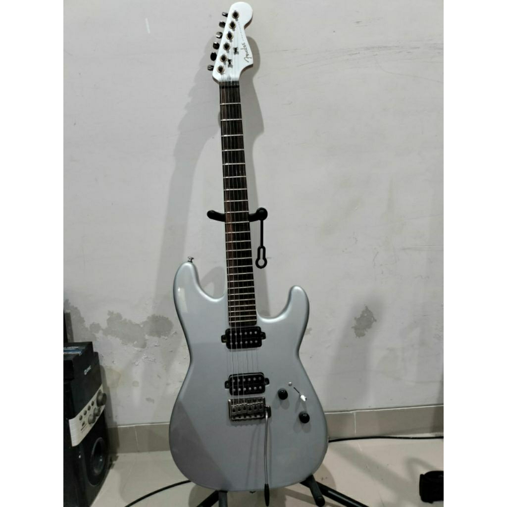 fender stratocaster showmaster