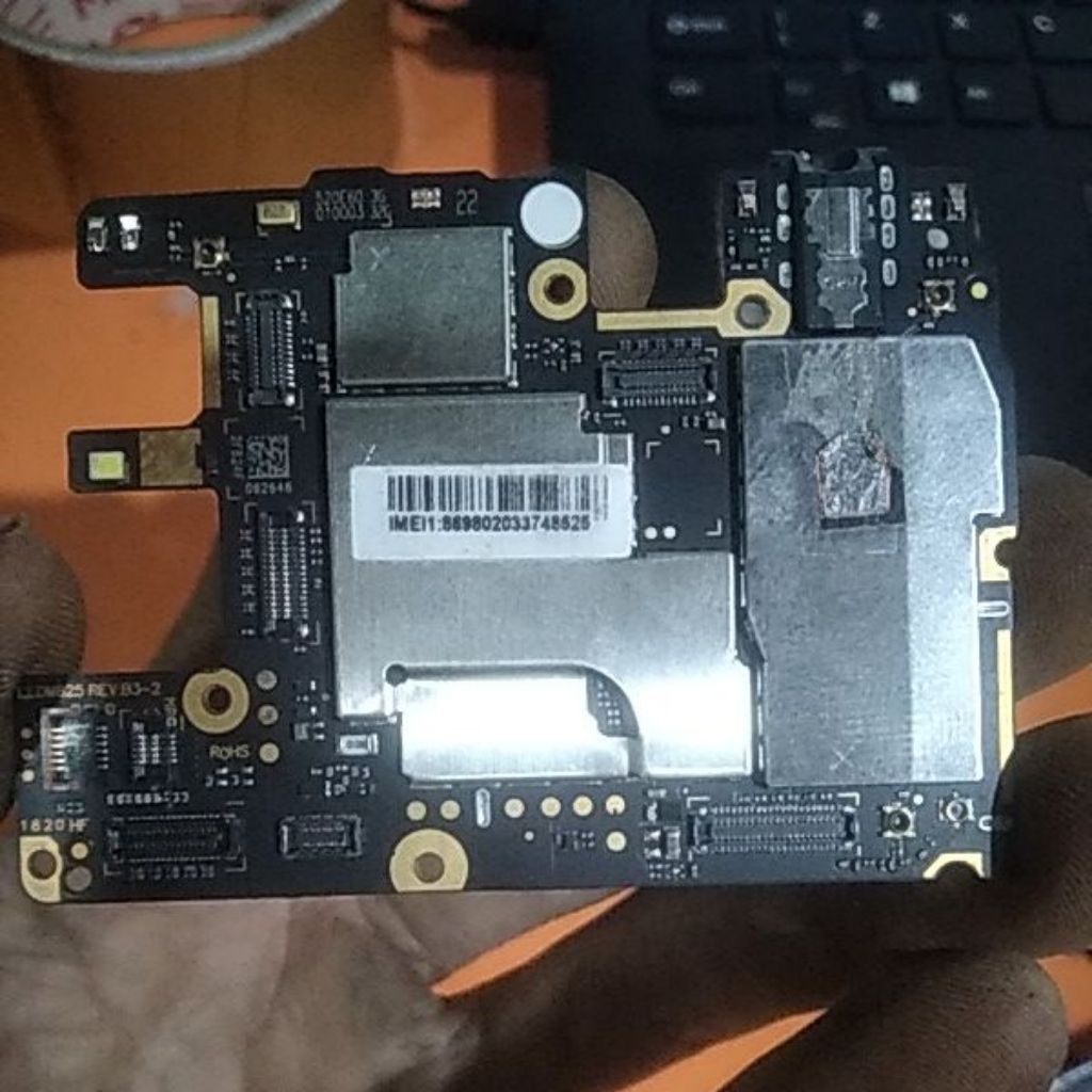 mesin redmi S2 ram 3/32 mentok logo mi , di chas nambah , segel