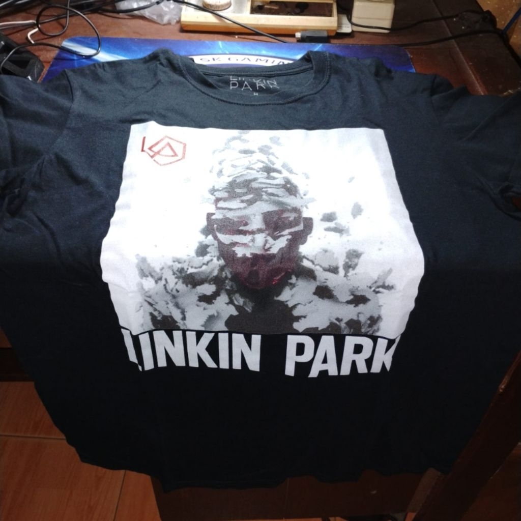Kaos Baju Band Linkin Park Living Things (Bekas)