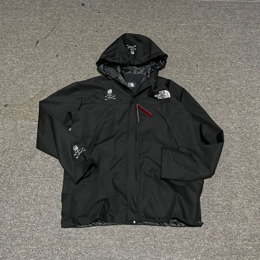Jaket outdoor X mastermind logo bordir