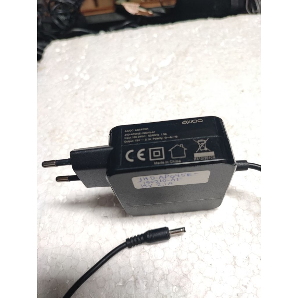 Adaptor AXIOO JHD-AP045E-190210-AF  19V 2,1A Jack  kecil 3,5mm