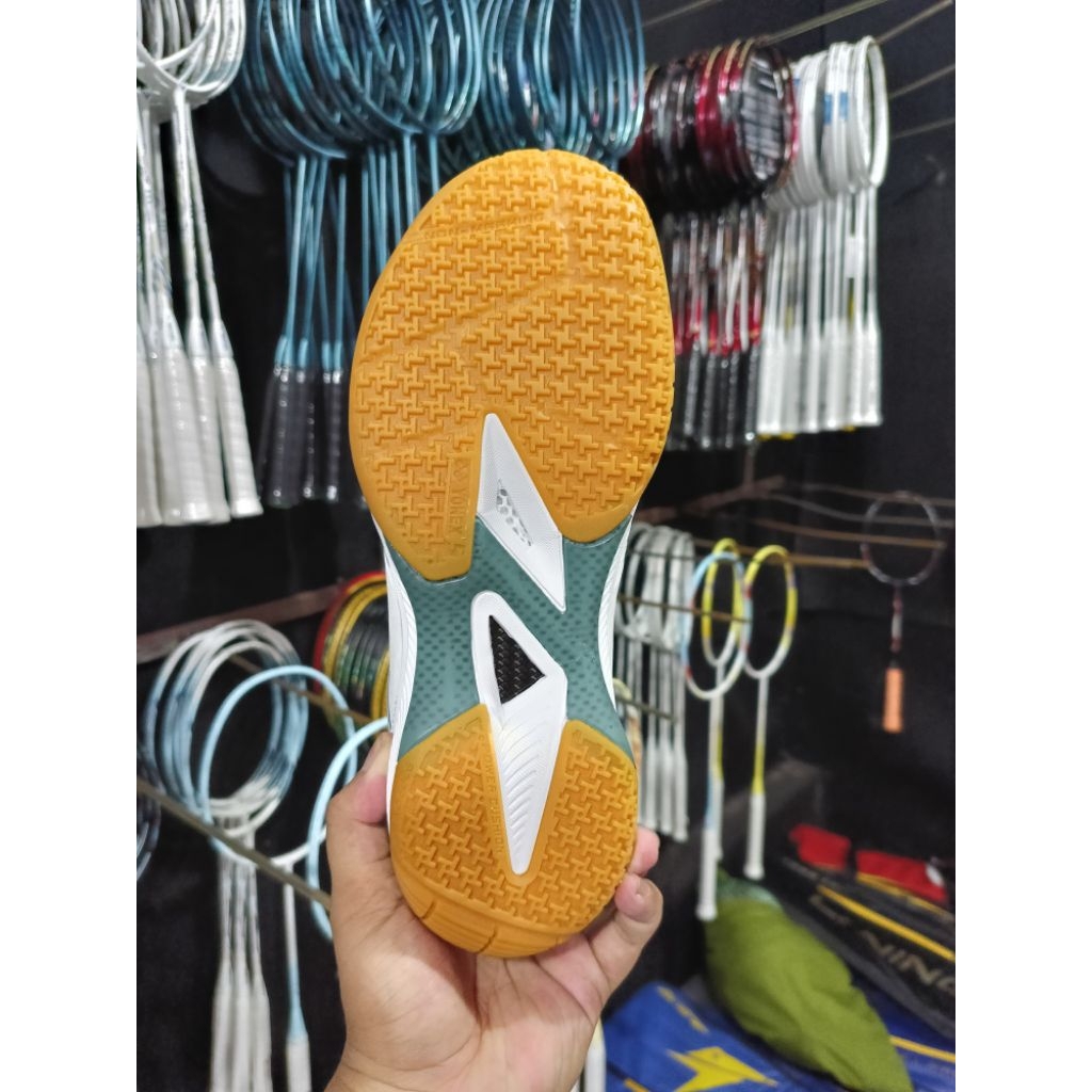 sepatu Yonex shb