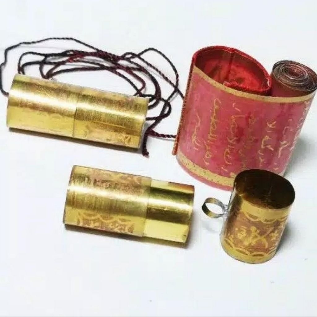 kalung liontin tabung kuningan istambul kain merah